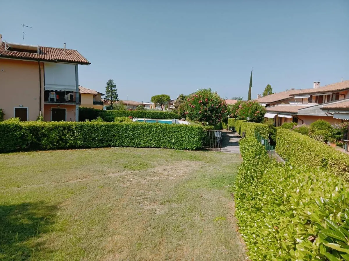 Residence Con Piscina A Garda Italien