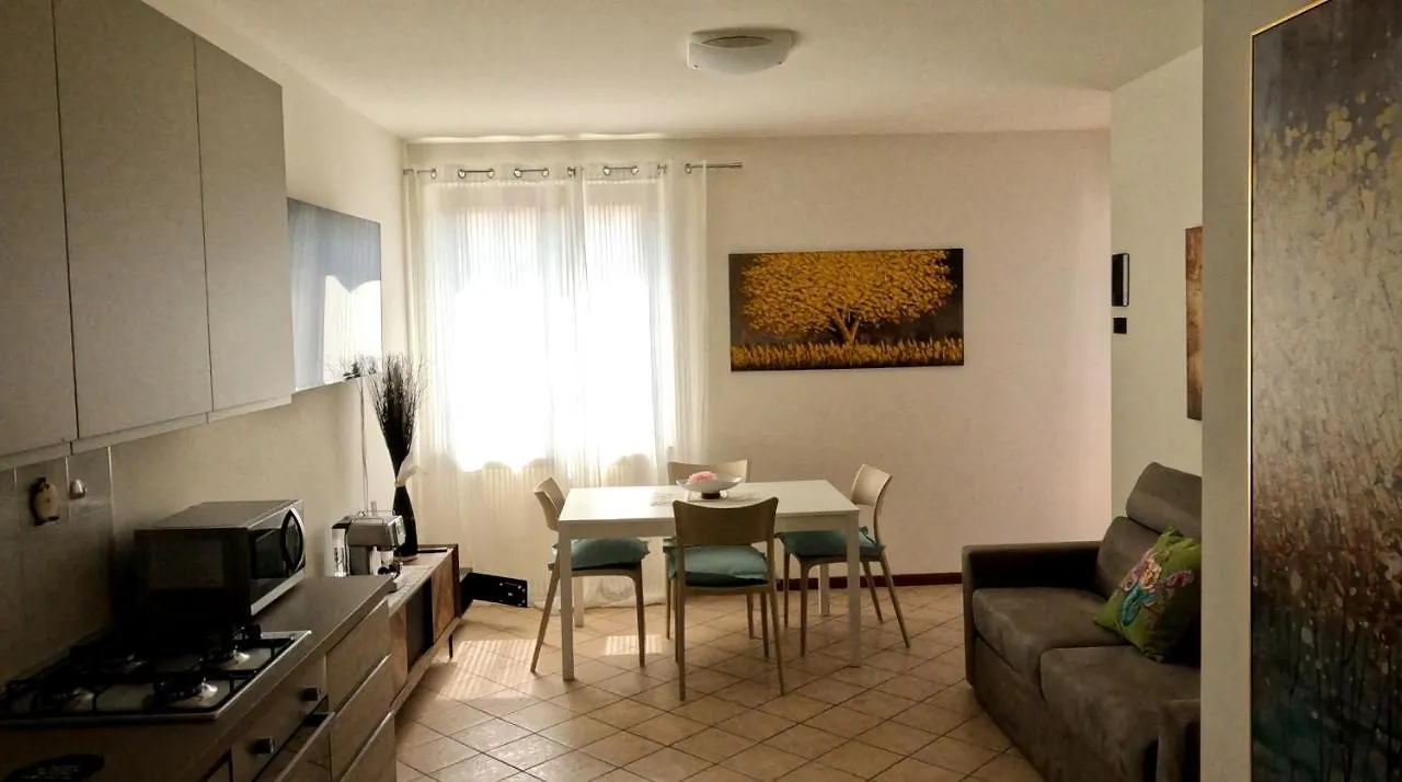 Residence Con Piscina A Garda