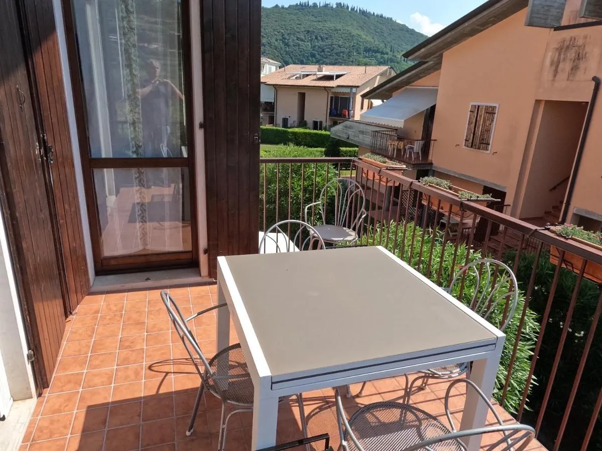 Residence Con Piscina A Garda Apartment