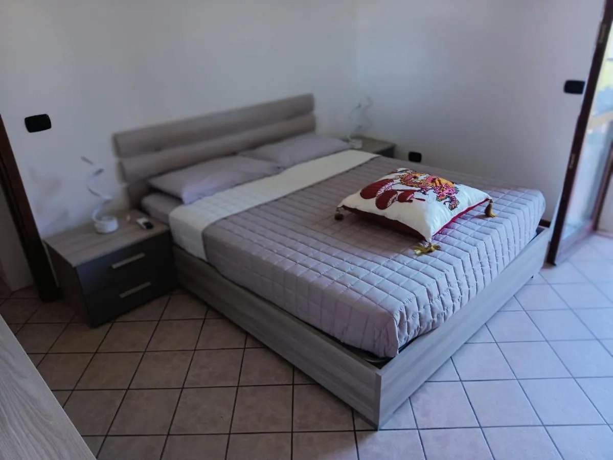 Apartment Residence Con Piscina A Garda Italien